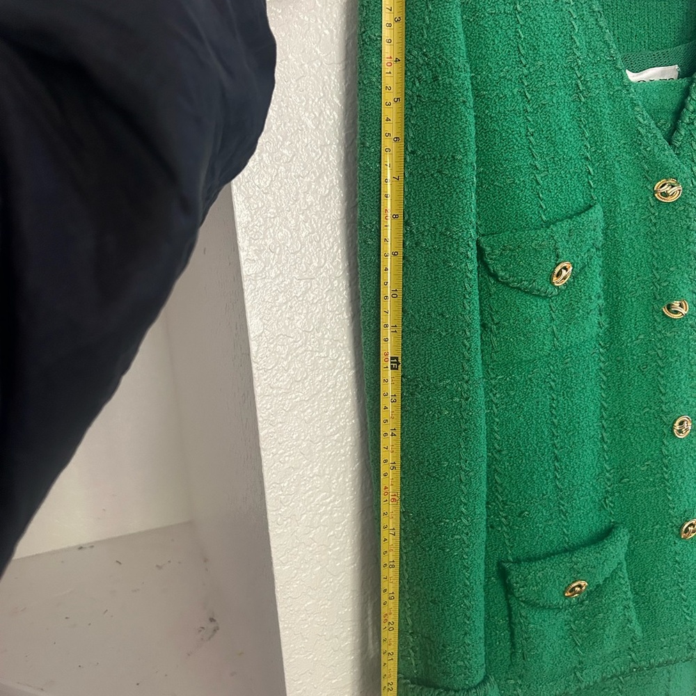 VINTAGE ADOLFO DOMINGUEZ SAKS FIFTH GREEN TWEED JACKET/SKIRT WITH GOLD ACCENTS. - Picture 10 of 10
